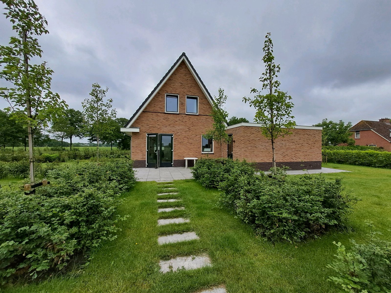 Grietje, dierenoppas in Frieschepalen, foto 1