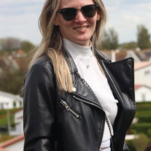 Magdalena, Hondenpension in 's Gravenzande