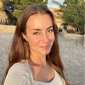 Caro, House Sitting in Asten