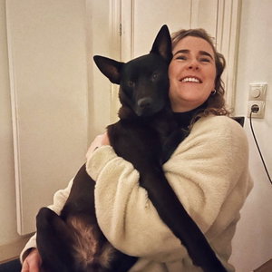 maike, Hondenoppas in Amsterdam