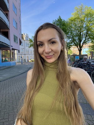 Viviana, Hondenoppas in Amsterdam