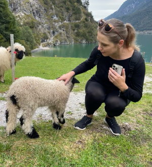 Brigita, Welpenbetreuung in Koln
