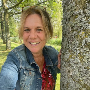 Elwina, Kattenoppas in 's Gravenhage