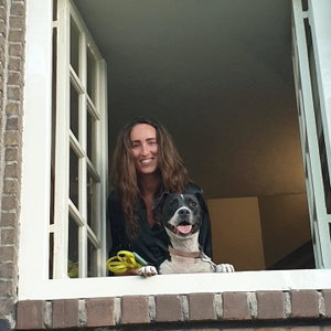 Stephanie, Hondenoppas in Amsterdam