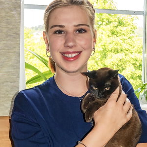 Ellen, Cat Sitting in Kaarst