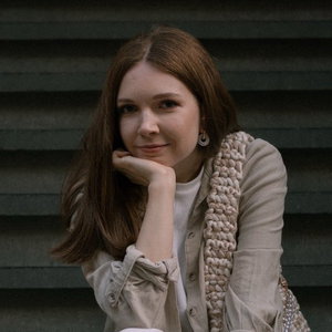 Ekaterina, Hondenoppas in Amsterdam