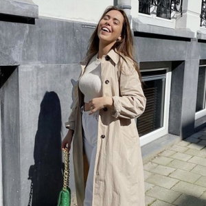 Iza, Hondenoppas in Amsterdam