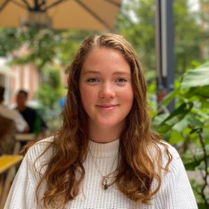 Annais, Hondenoppas in Amsterdam
