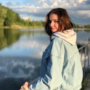 Nadia, Hondenoppas in Belgisch Park, S Gravenhage