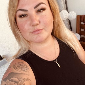 Karoline, Katzensitter in Ahrensfelde