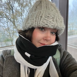 Eva, Hondenoppas in Amsterdam