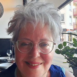 Ellen, Kattenoppas in 's Gravenhage