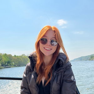 Melis, Hondenoppas in Amsterdam