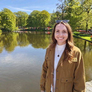 Kate, Hondenoppas in Den Hoorn 