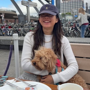 Jiani, Hondenoppas in Amsterdam