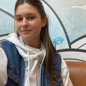 Agnese, Hondenoppas in Kortenbos, S Gravenhage