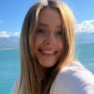 Elizaveta, Hondenoppas in Rotterdam