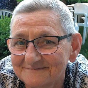 Yvonne, Hondenuitlaatservice in Lummen