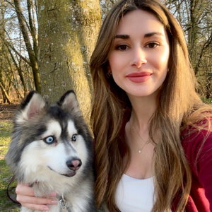 Olga, Hondenoppas in Amsterdam