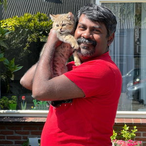 Suresh Kumar, Kattenoppas in Muiderberg