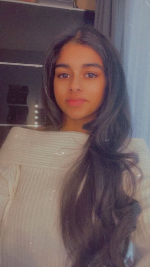 Selena, Hondenuitlaatservice in 's Gravenhage