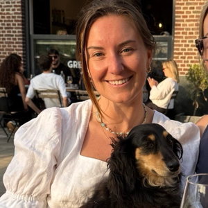 Theresa, Hondenoppas in Amsterdam