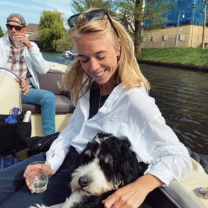 Elaine, Hondenoppas in Amsterdam