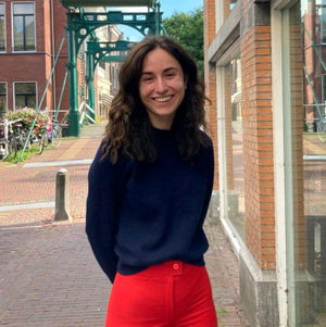 Maron, Hondenoppas in S Gravenhage