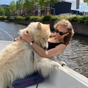 Kim, Hondenoppas in Amsterdam