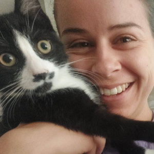 Manon, Kattenoppas in 's Gravenhage